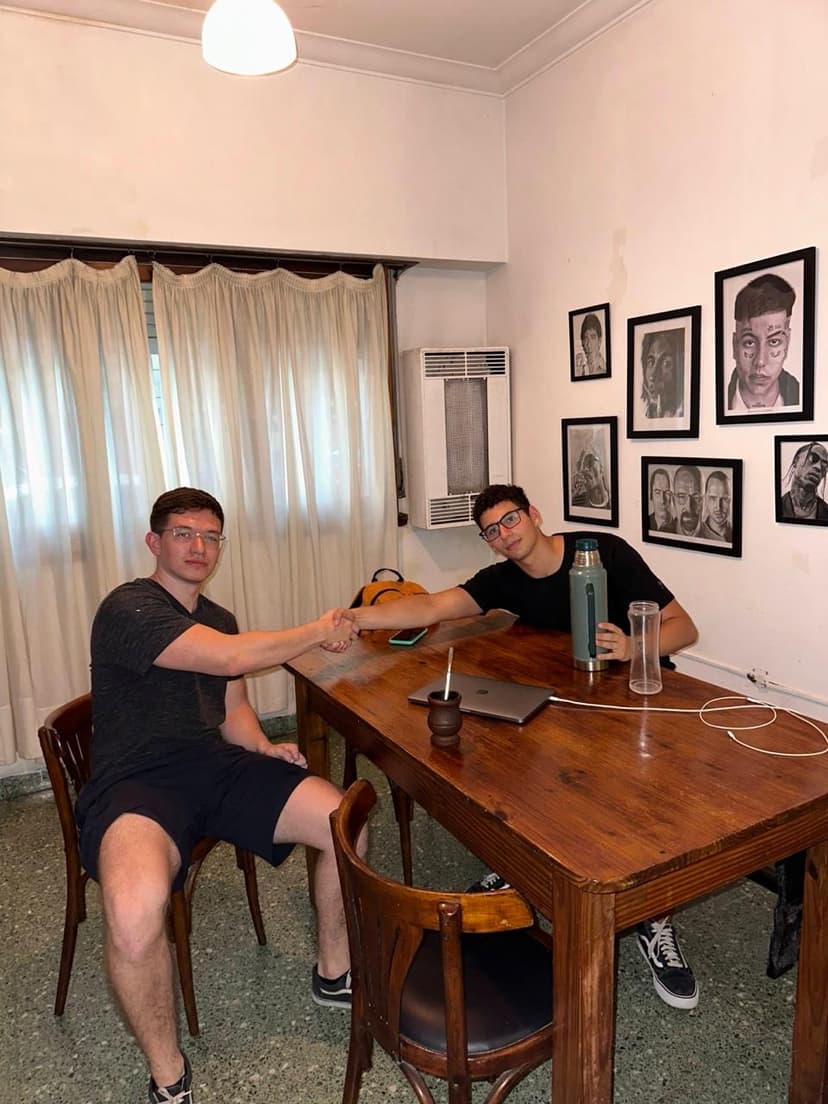 Fundadores de MINDO trabajando juntos